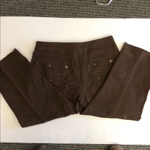 Pantalon Jones New York Signature 12P Brodé Coton Stretch Fleuri – Crop